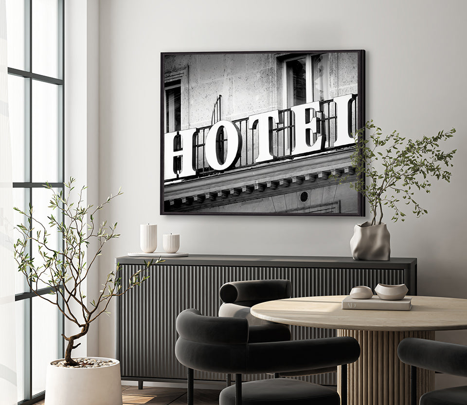 Hotel (Canvas)